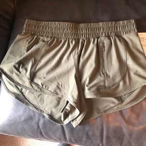 Lululemon Beat the Heat short